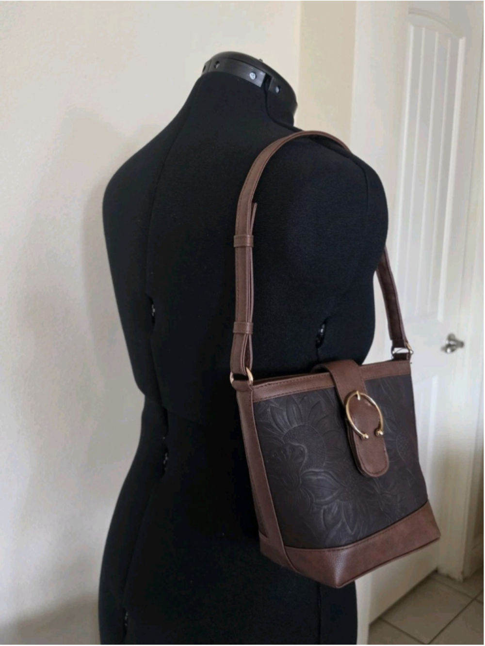 Buckle Dark Brown Floral Embossed Tooled Artisan LEATHER Shoulder Bucket Bag - Picture 13 of 16